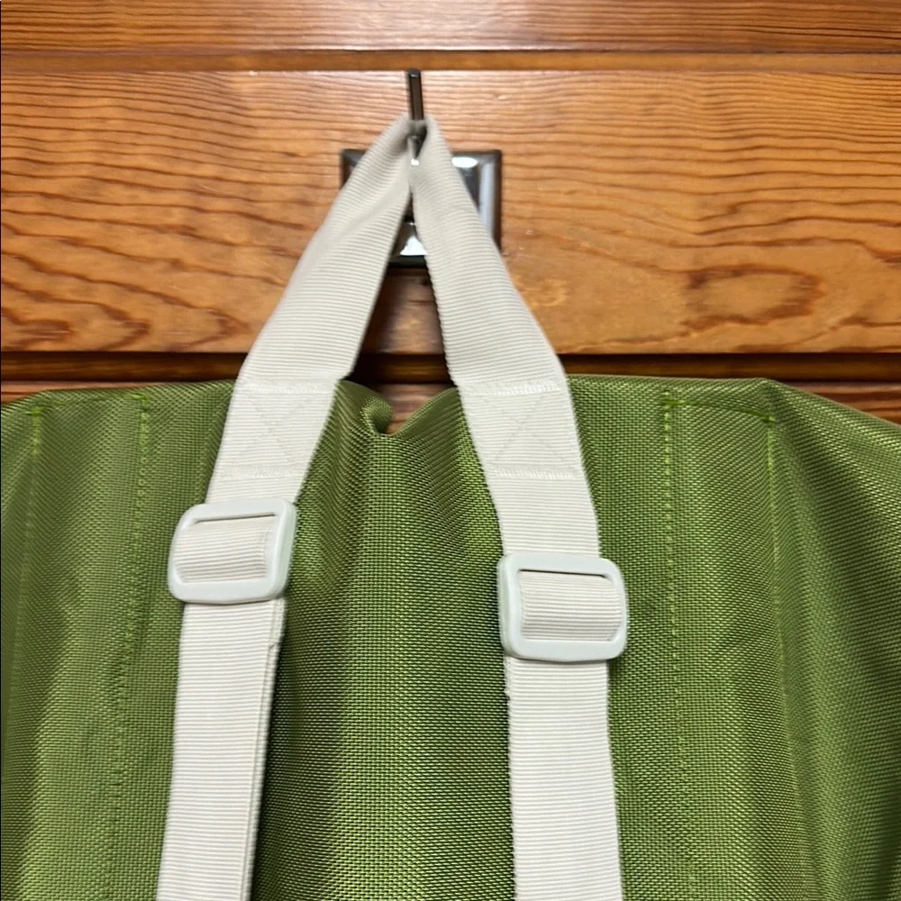 IKEA Green Garment Bag for Stylish Organization - Picture 4 of 7